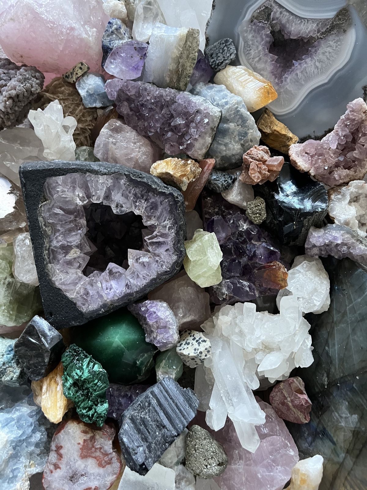 Colección de cuarzos y minerales